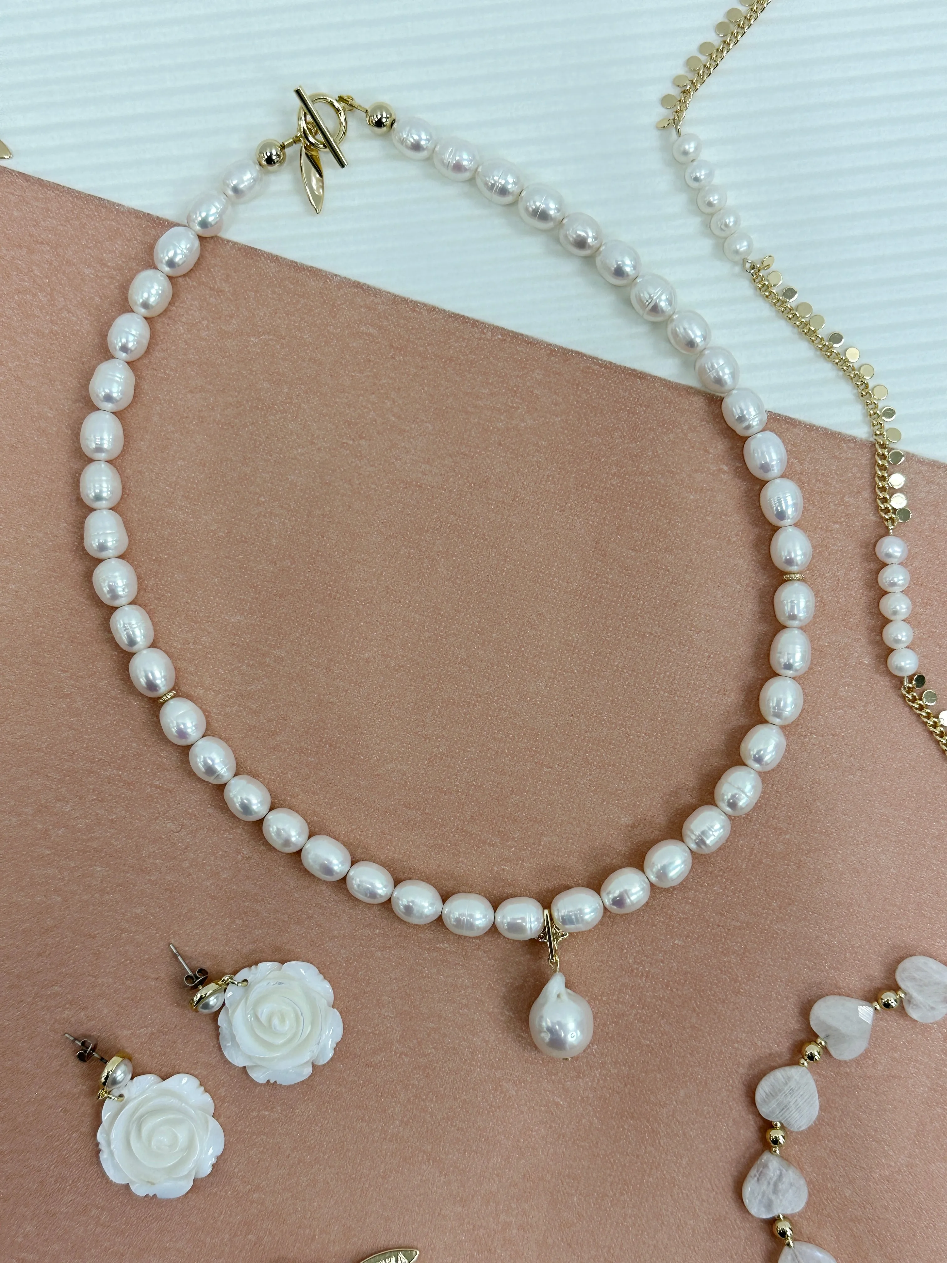 Freshwater Pearls with Baroque Pearl Pendant Necklace LN063