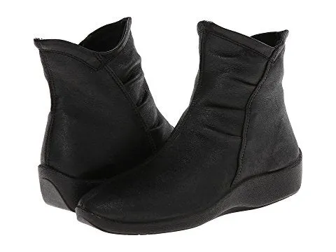 L19 Vegan Bootie in Enala Black