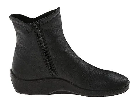 L19 Vegan Bootie in Enala Black